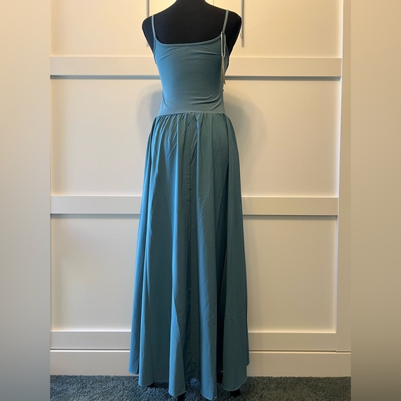 HALARA Breezeful Backless Side Pocket Maxi Dress NWT Size S - Picture 4 of 16